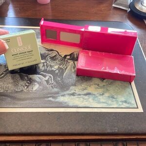 Gorgeous Clinque Bundle wrinkle cream and 2 eyeshadows